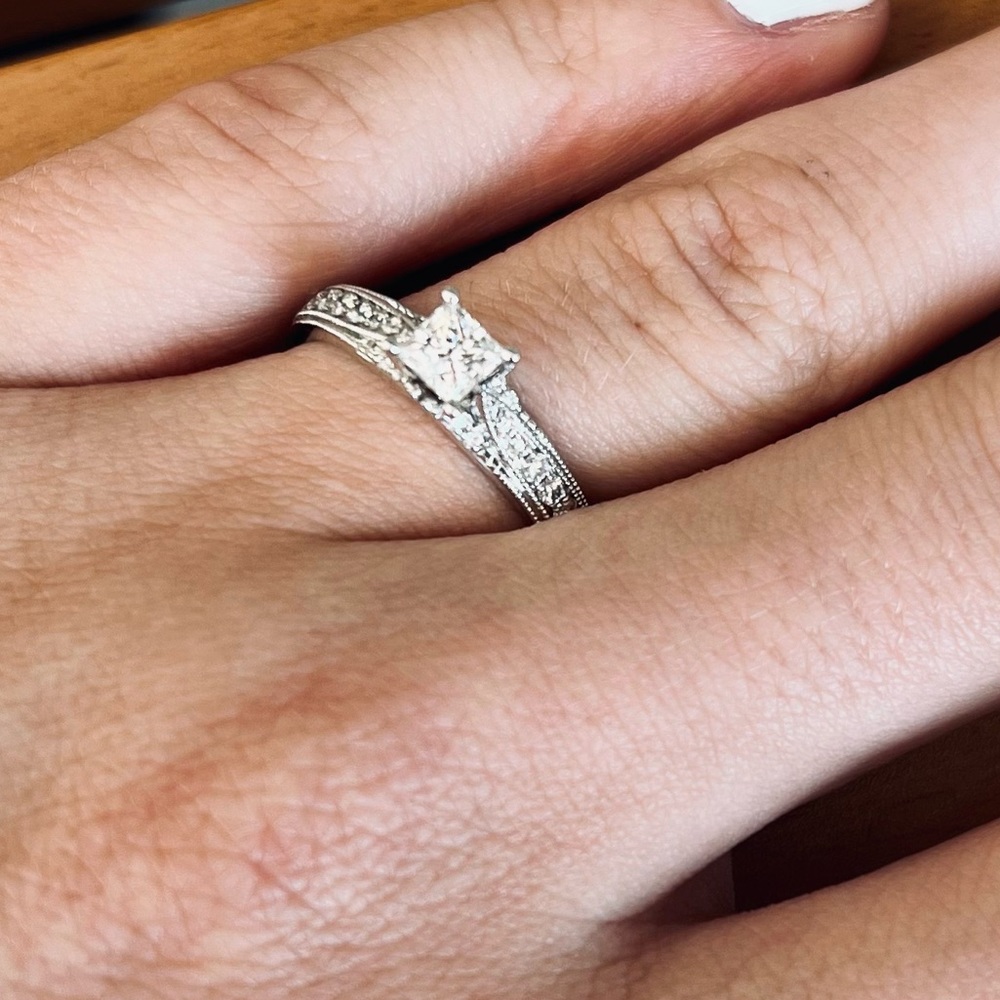 Engagement ring set - Picture 2 of 5